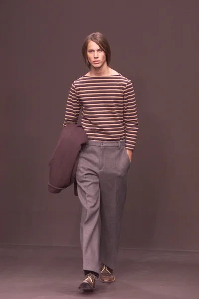 Look 32
